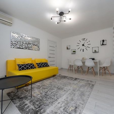 Flat 24 On Lesi Ukrainki 12 With 1 Bedroom Kiev Exterior foto