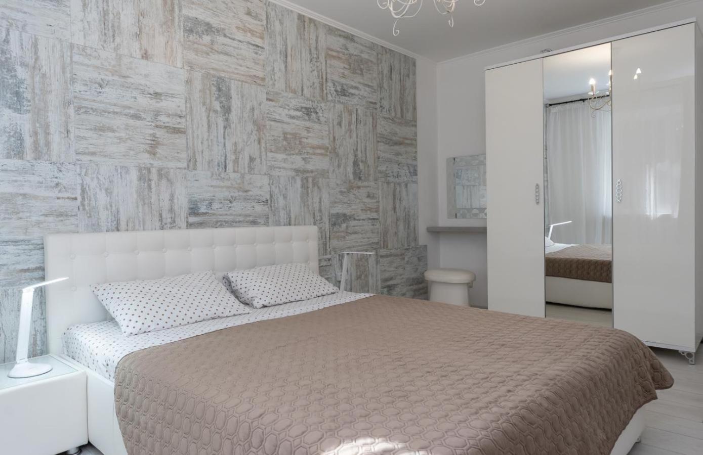 Flat 24 On Lesi Ukrainki 12 With 1 Bedroom Kiev Exterior foto